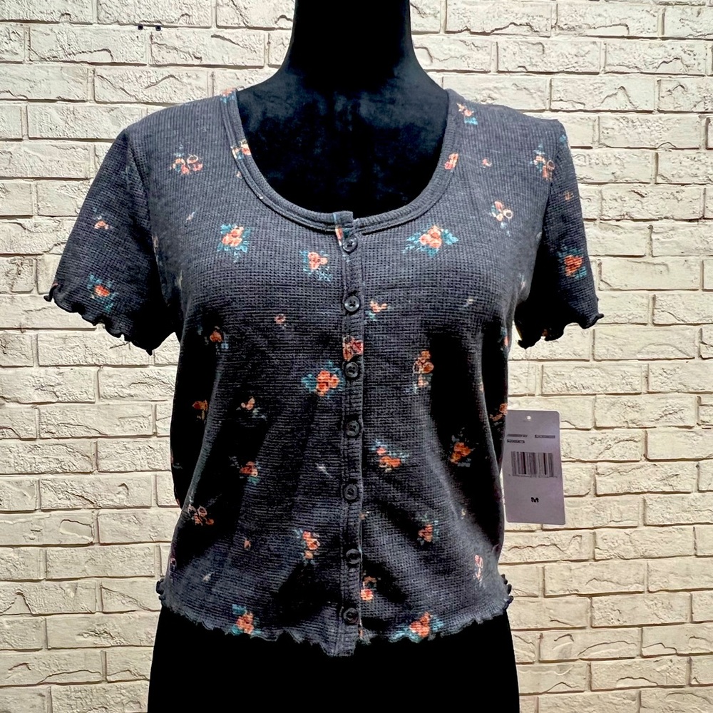 Button front crop NEW WITH TAGS